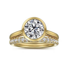 Load image into Gallery viewer, Giovana Round Bezel Set Diamond Ring
