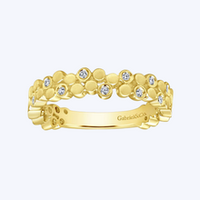Load image into Gallery viewer, Cluster Bubble Ring Band with Diamond Stations
