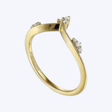Load image into Gallery viewer, Curved Diamond V Ring

